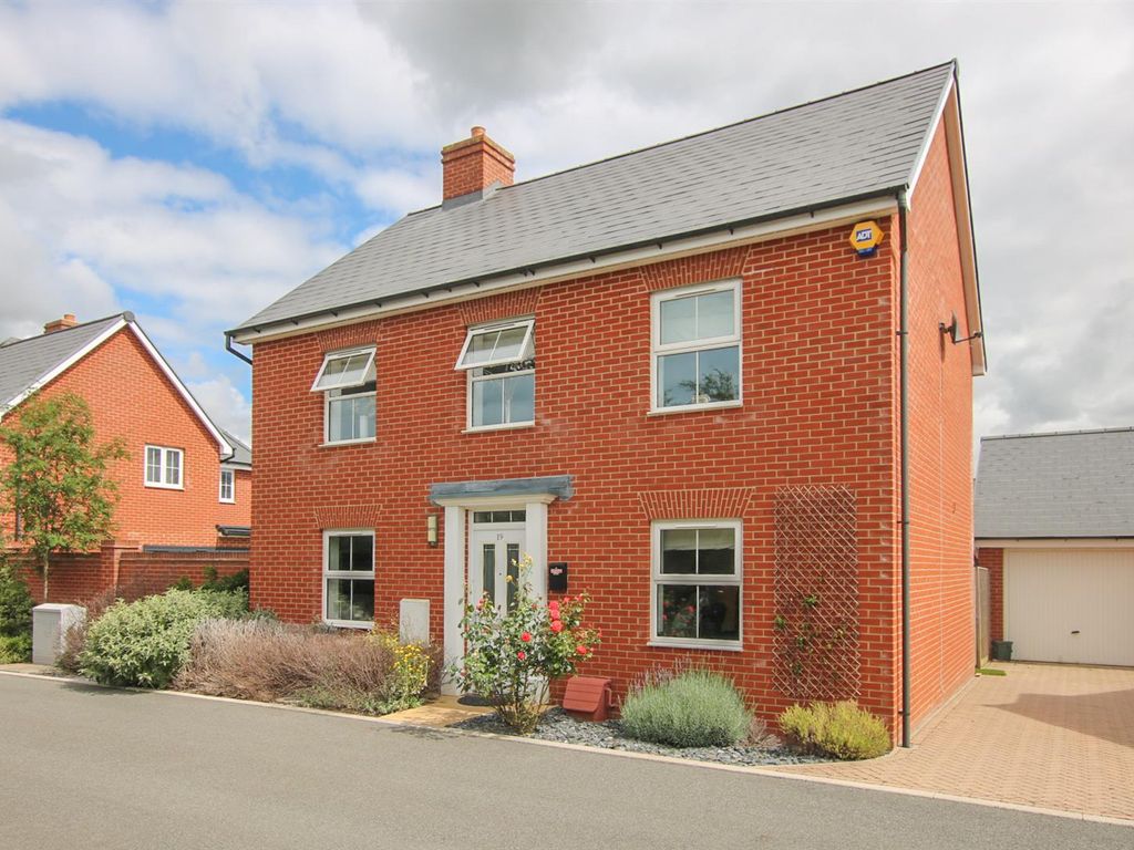 4 bed detached house for sale in Engine Lane, Broughton, Aylesbury HP22, £490,000