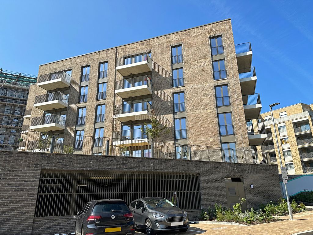 1 bed flat for sale in Cornforth Lane, London NW7, £420,000