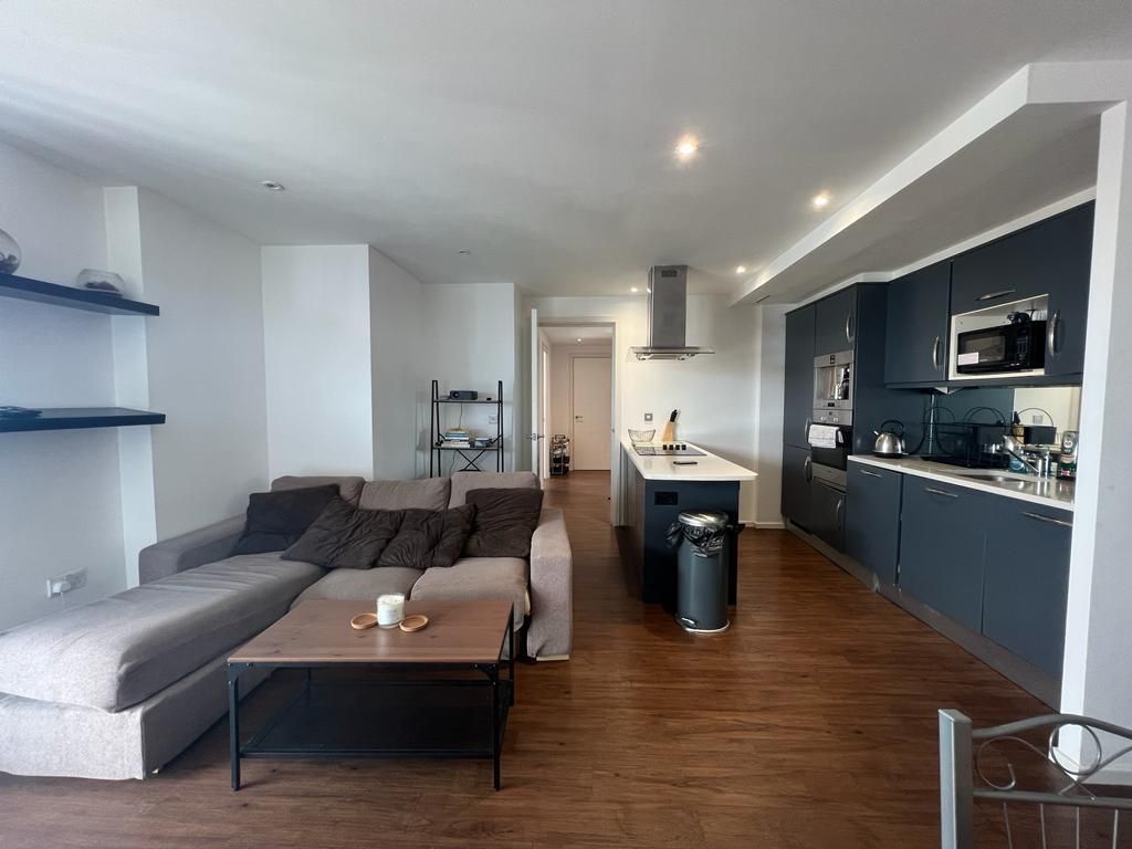 2 bed flat for sale in Western Gateway, London E16, £400,000