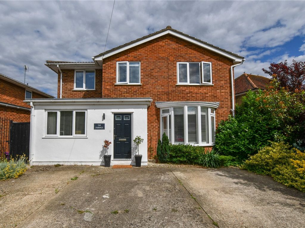 4 bed detached house for sale in Davis Way, Hurst, Reading, Berkshire RG10, £600,000
