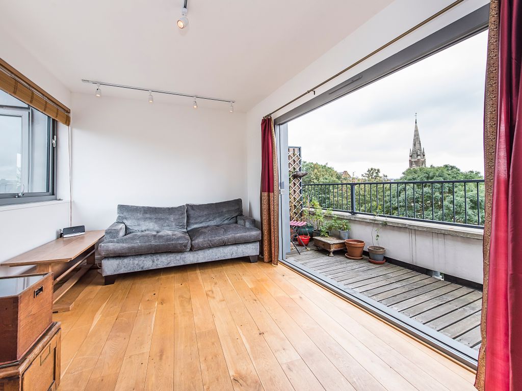 2 bed flat for sale in Bridge Mews, Dalston E8, £650,000