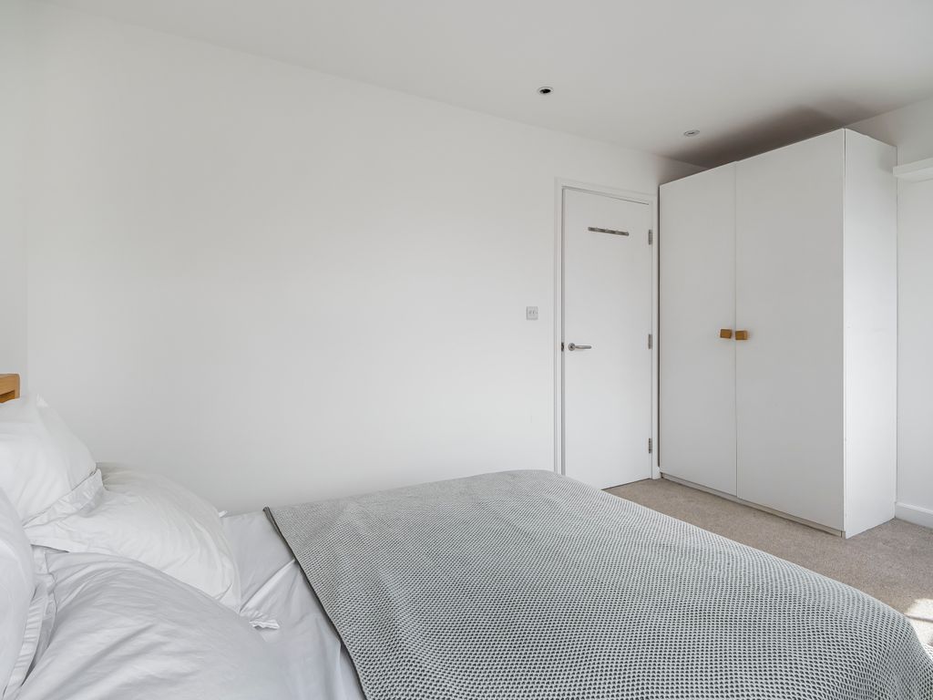 2 bed flat for sale in Bridge Mews, Dalston E8, £650,000