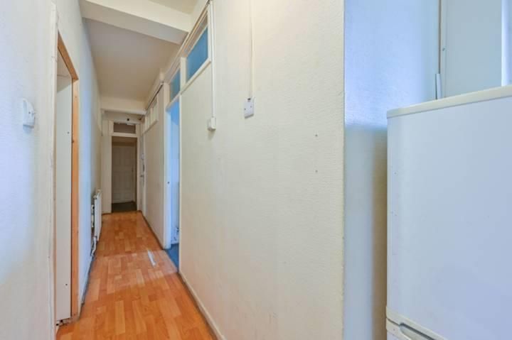 2 bed flat for sale in Bewley Street, London E1, £350,000