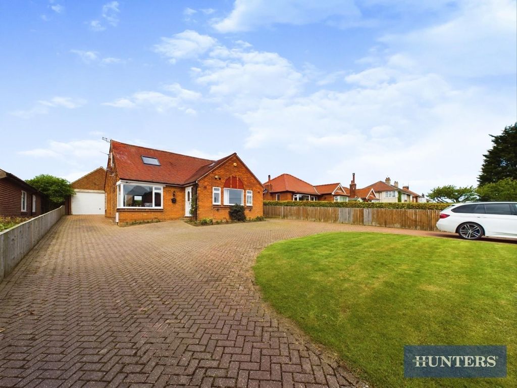 4 bed detached bungalow for sale in Scalby Road, Burniston, Scarborough YO13, £375,000