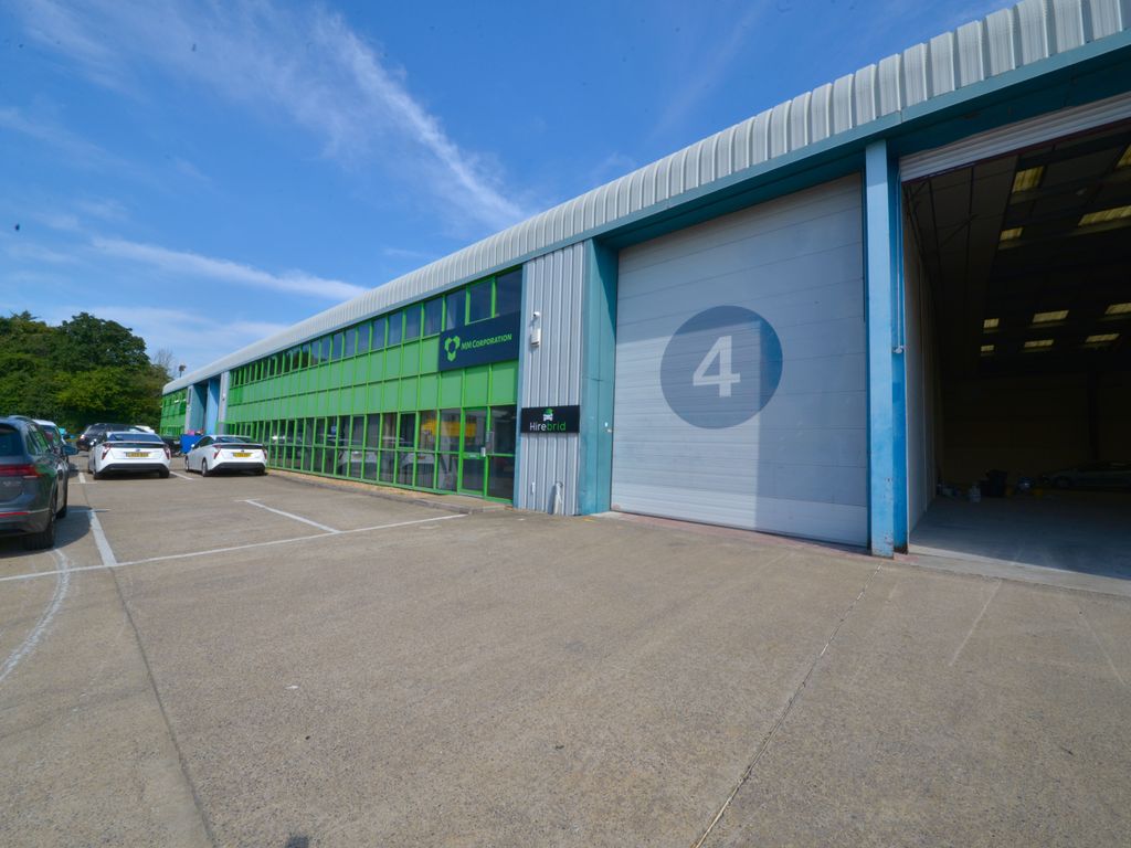 Warehouse to let in Kendal Avenue, London W3, £158,580 pa