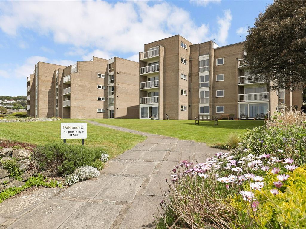 3 bed flat for sale in Elton Road, Clevedon BS21, £349,950