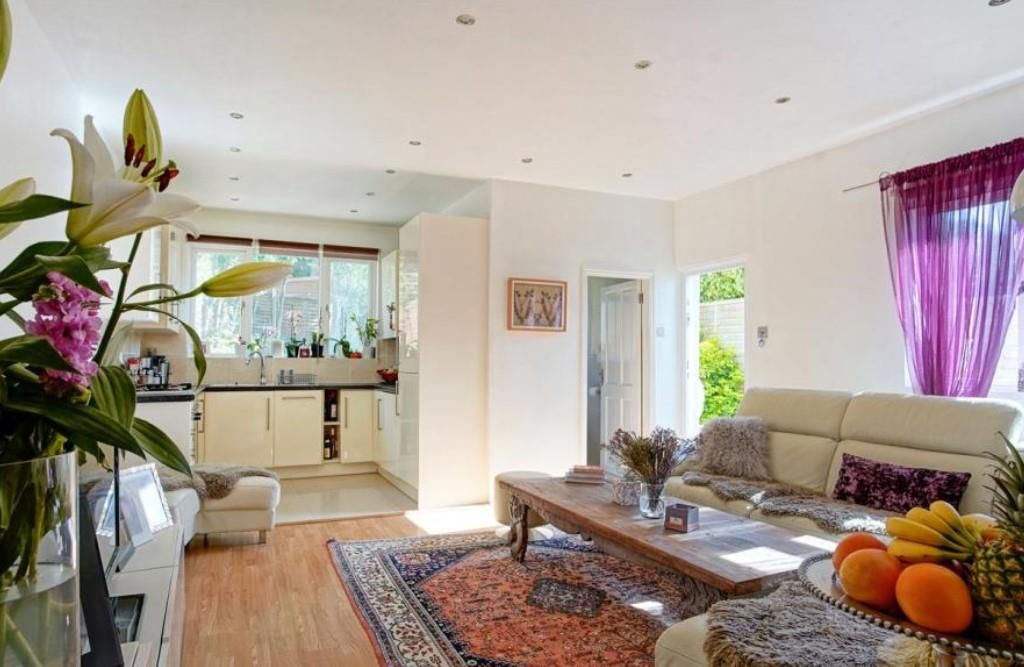 3 bed flat for sale in Abercorn Road, London, Mill Hill East NW7, £540,000