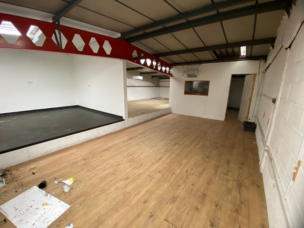 Light industrial to let in Wentloog Road, Cardiff CF3, £12,492 pa