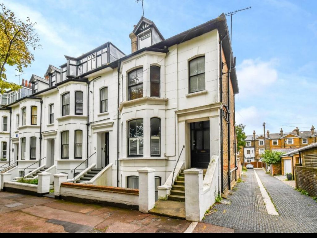 1 bed flat for sale in Alexandra Road, Southend-On-Sea SS1, £235,000