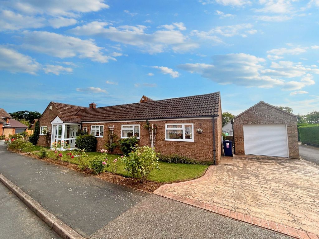 3 bed detached bungalow for sale in Virginia Way, St Ives, Cambridgeshire. PE27, £450,000