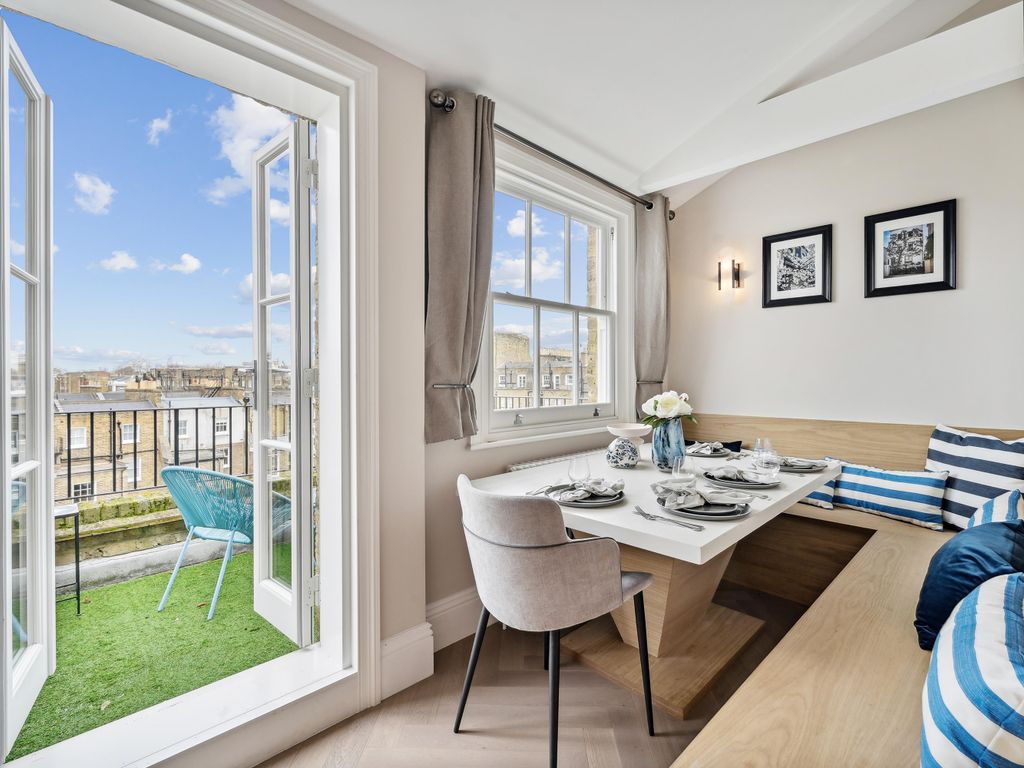 3 bed flat for sale in Onslow Gardens, London SW7, £2,600,000