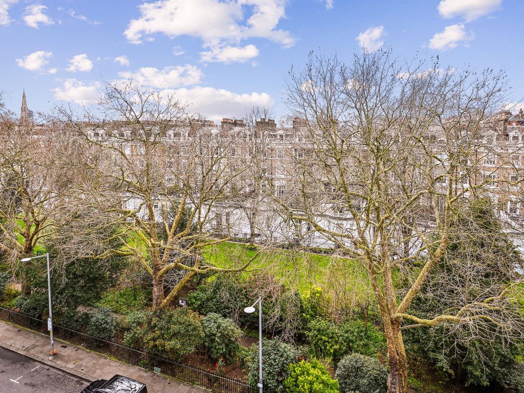 3 bed flat for sale in Onslow Gardens, London SW7, £2,600,000