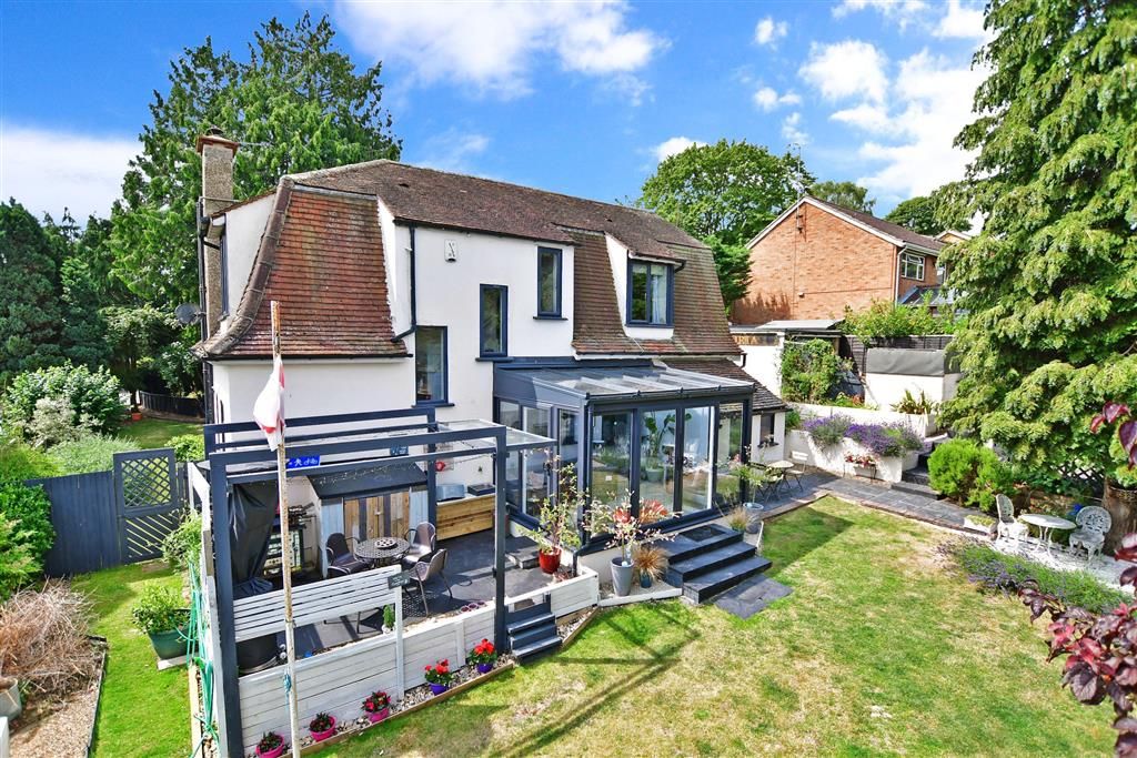 4 bed detached house for sale in Istead Rise, Istead Rise, Kent DA13, £800,000