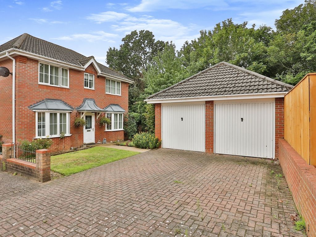 4 bed detached house for sale in Byron Avenue, Dereham NR19, £395,000