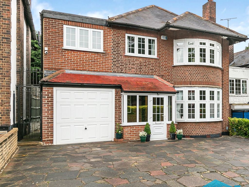 4 bed detached house for sale in Church Hill, Winchmore Hill, London N21, £1,200,000