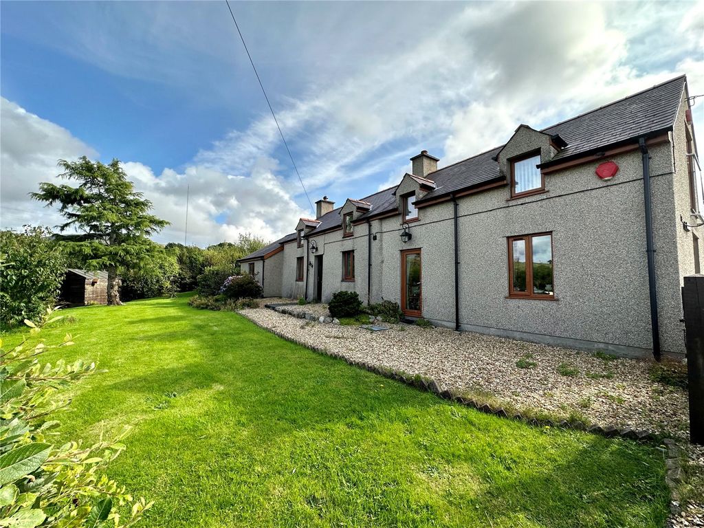3 bed detached house for sale in Llanllyfni, Caernarfon, Gwynedd LL54, £375,000