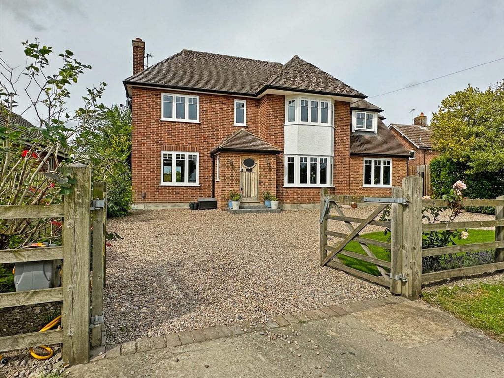 4 bed detached house for sale in 62, Fowlmere Road, Foxton, Cambridgeshire, 6R CB22, £995,000