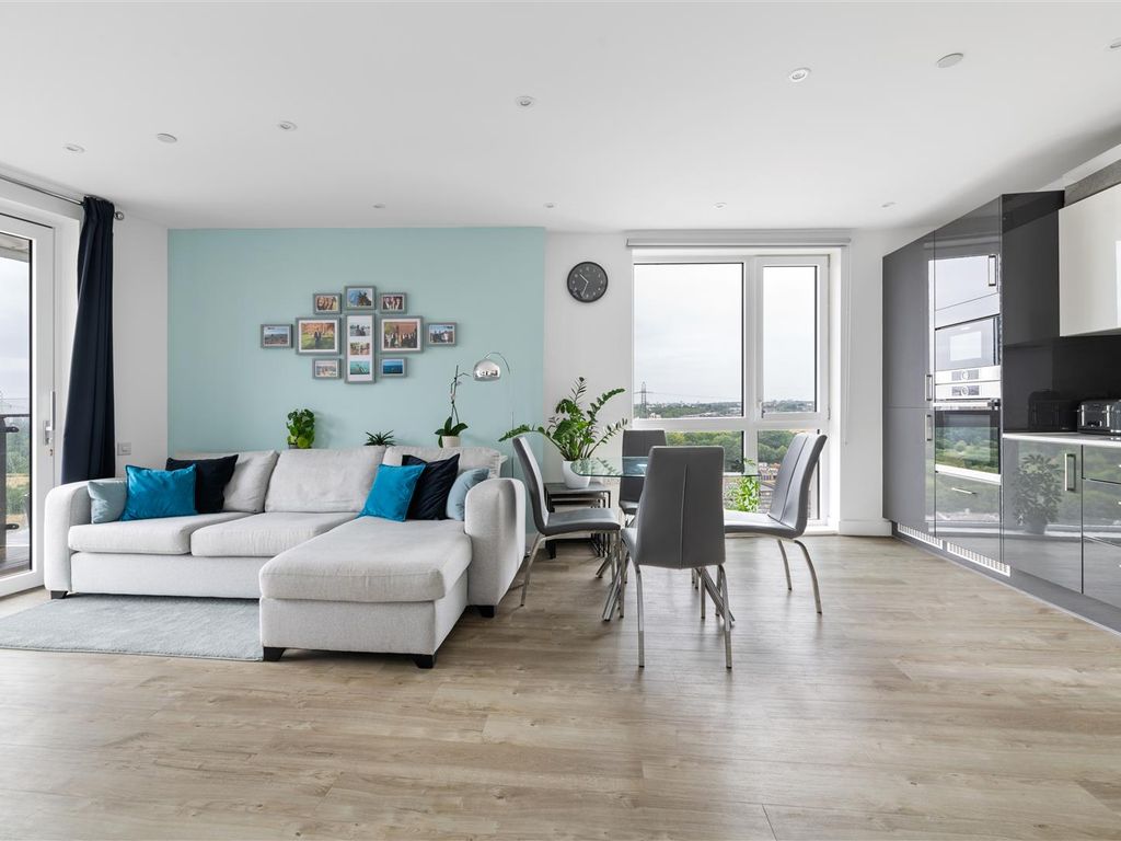 1 bed flat for sale in Beck Square, London E10, £365,000