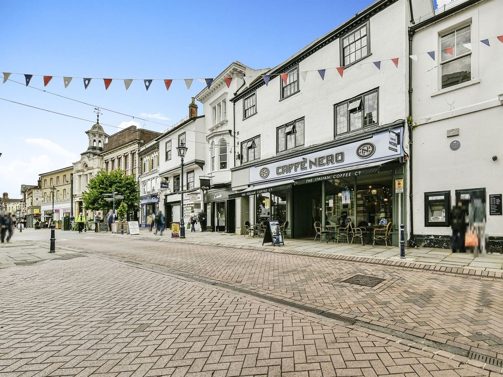 2 bed flat for sale in High Street, Hitchin SG5, £350,000