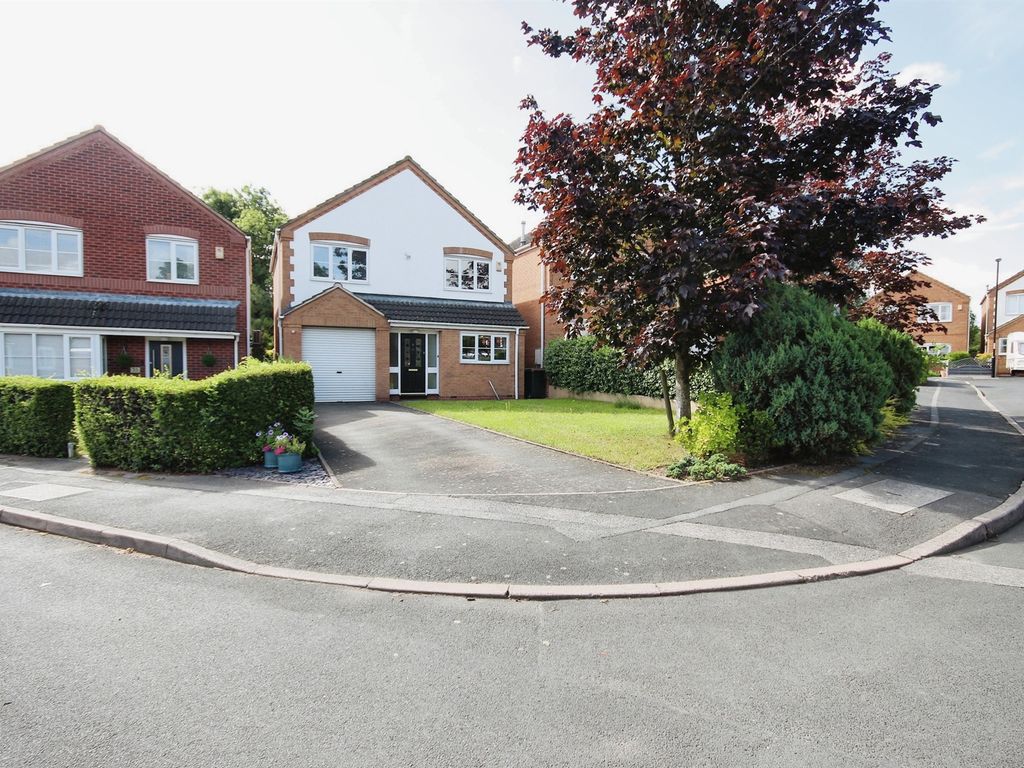 4 bed detached house for sale in Greenleaf Close, Coventry CV5, £390,000