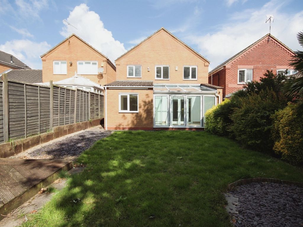 4 bed detached house for sale in Greenleaf Close, Coventry CV5, £390,000