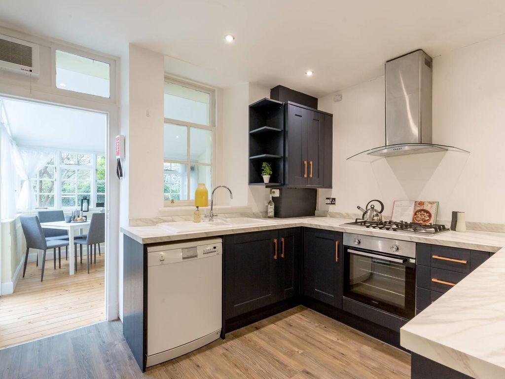 3 bed flat for sale in Northumberland Street, Edinburgh EH3, £550,000