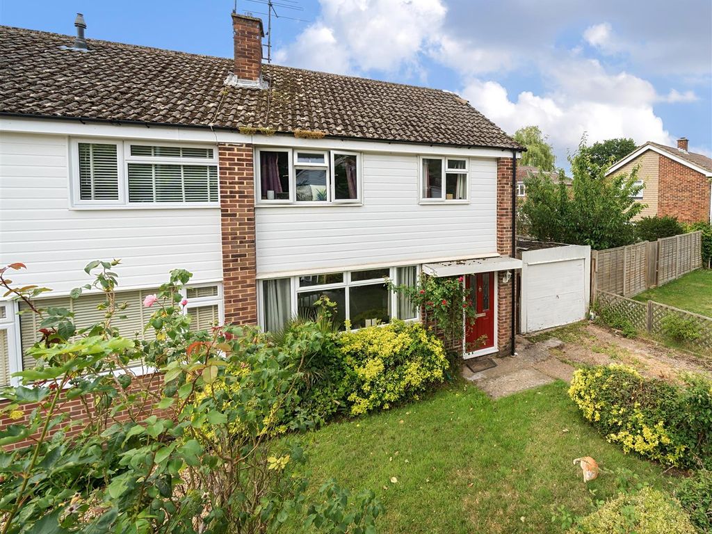 3 bed semi-detached house for sale in Meadow Way, Wokingham, Berkshire RG41, £450,000