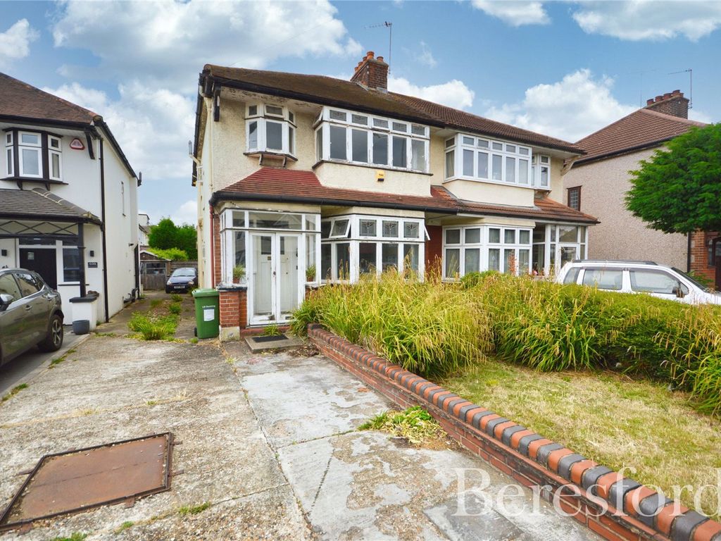 4 bed semi-detached house for sale in Upper Brentwood Road, Gidea Park RM2, £550,000