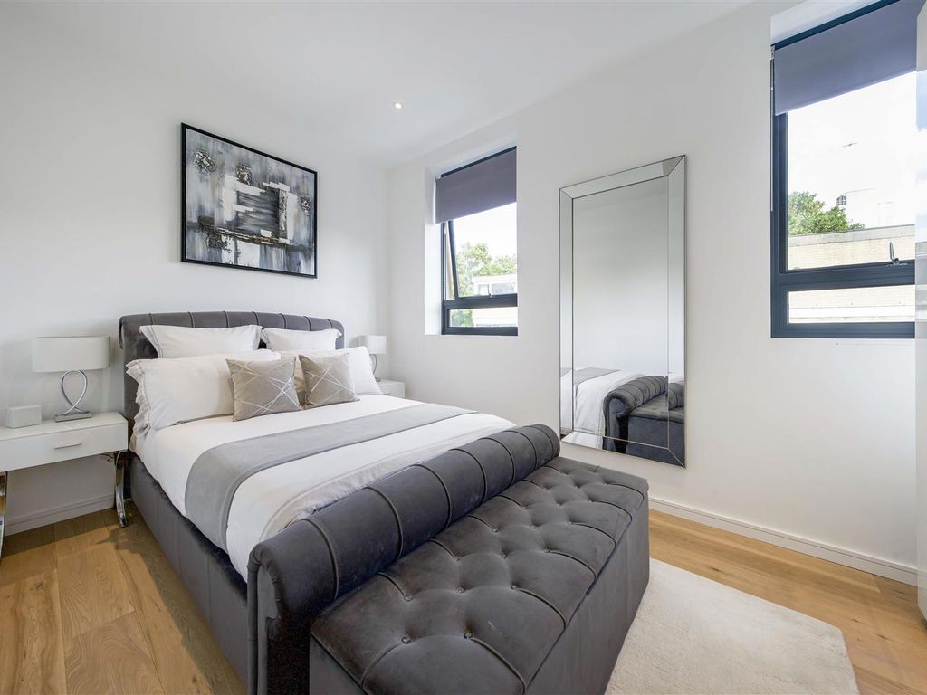 1 bed flat for sale in Dee Road, Richmond TW9, £425,000