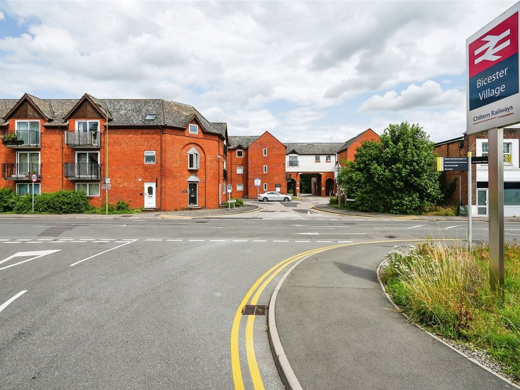 1 bed flat for sale in Westholm Court, Bicester, Oxfordshire OX26, £122,500