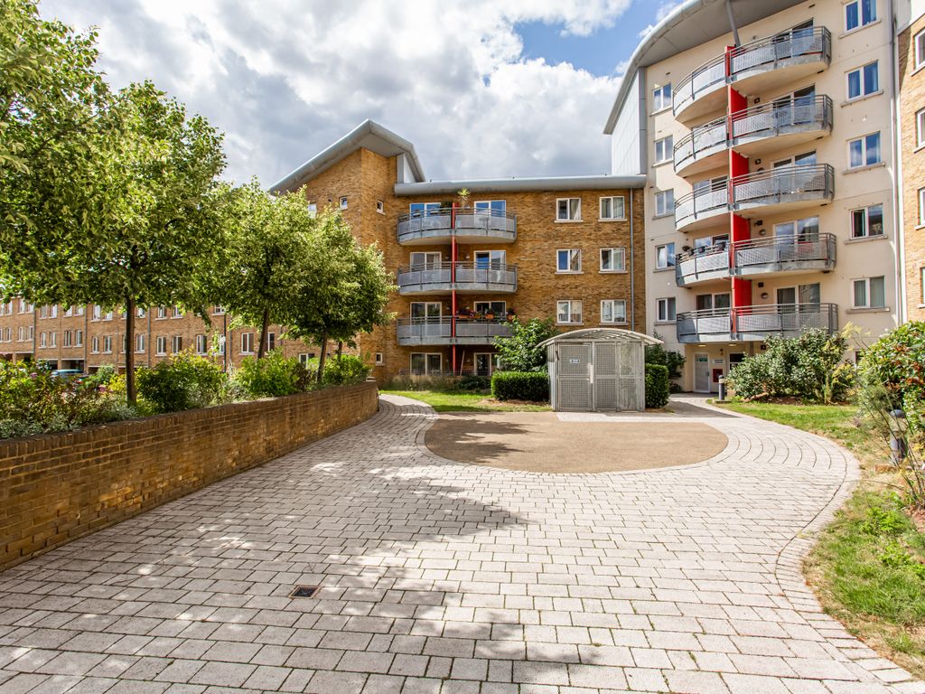 2 bed flat for sale in Pancras Way, London E3, £419,995