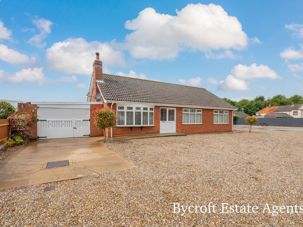 3 bed detached bungalow for sale in Ormesby Road, Hemsby, Great Yarmouth NR29, £460,000