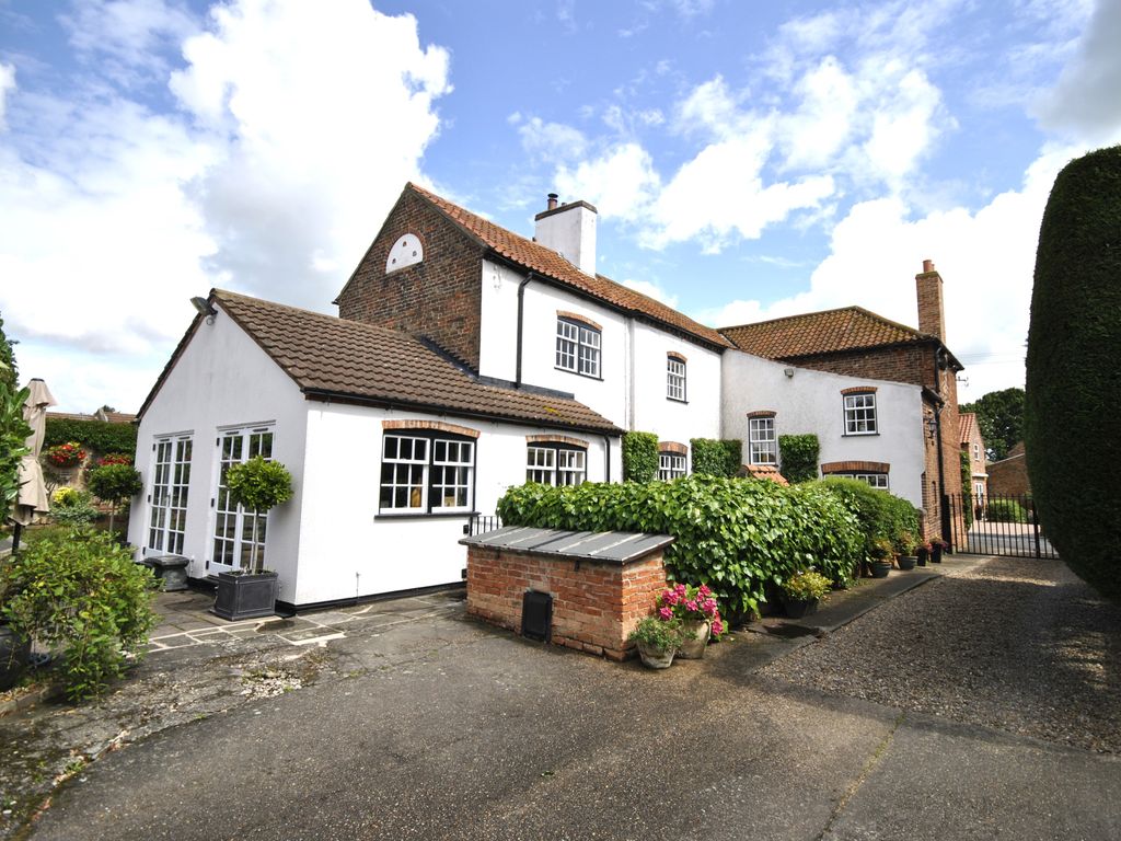 5 bed detached house for sale in West Hill Farm, West Street, Misson DN10, £650,000
