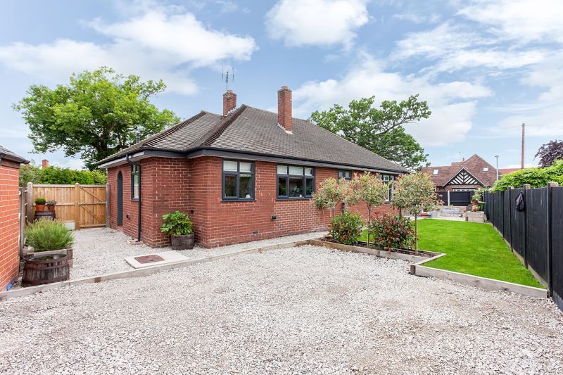 3 bed bungalow for sale in Cross Lane, Congleton CW12, £425,000