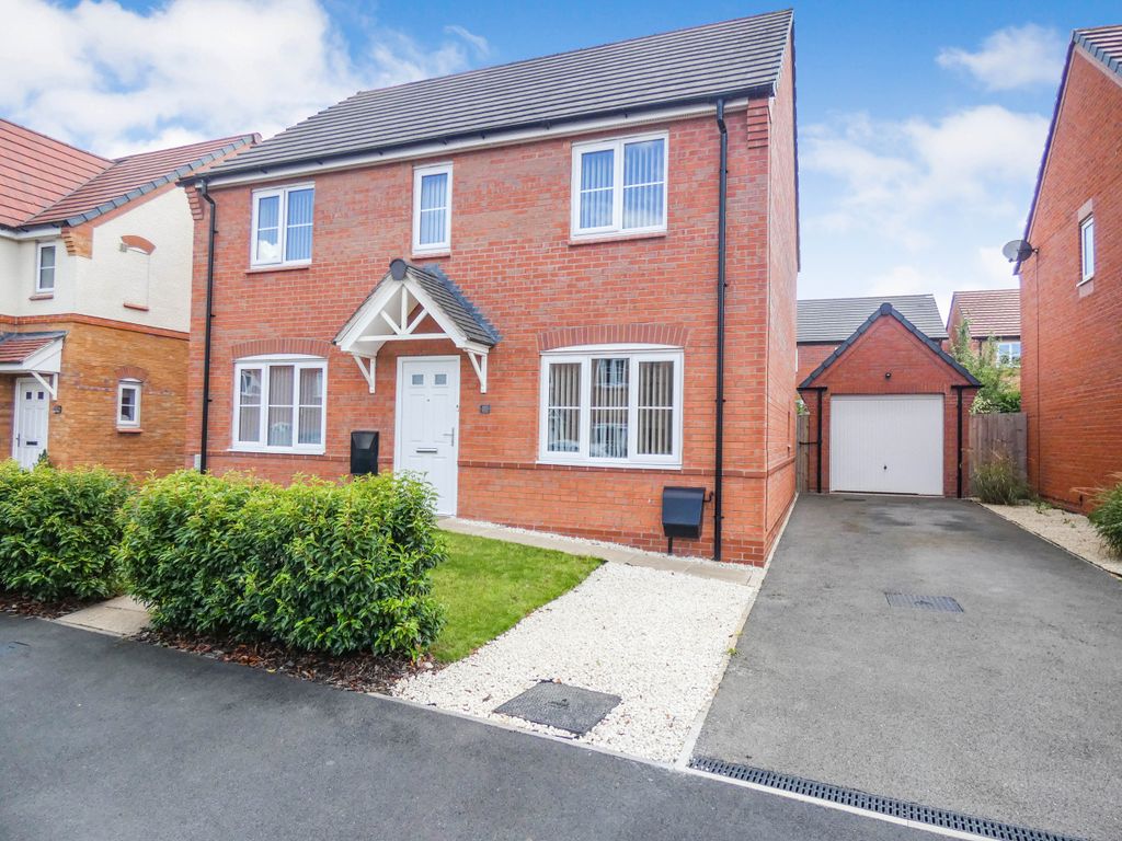4 bed detached house for sale in Fisher Close, Tamworth B79, £390,000