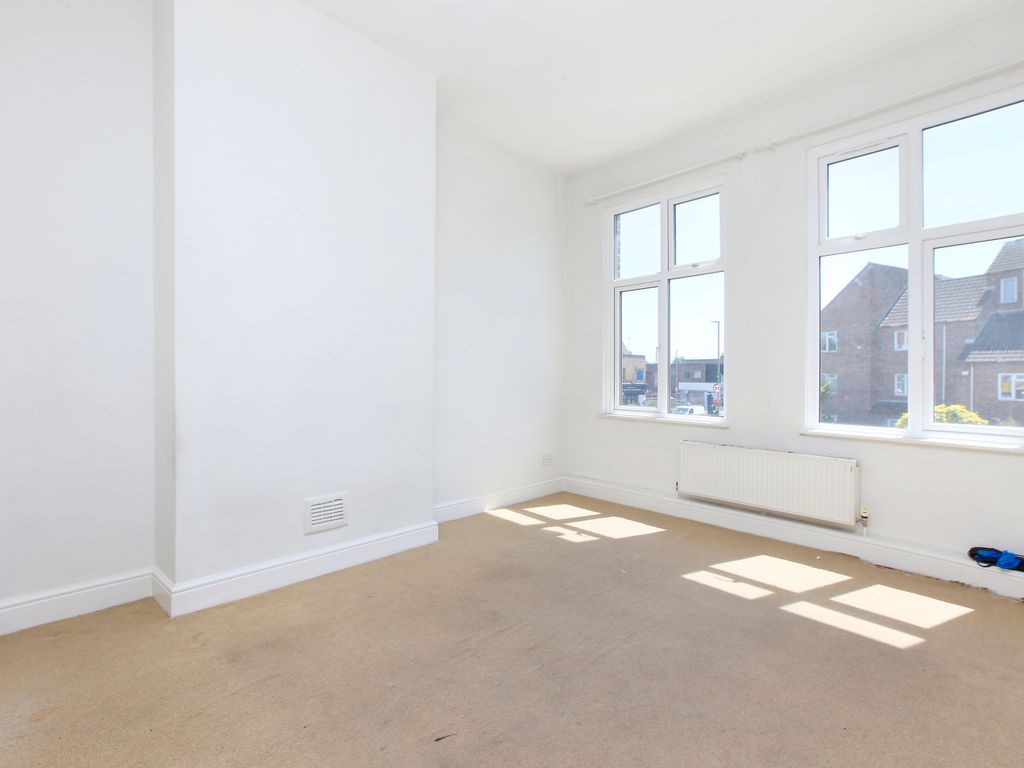 2 bed flat for sale in York Road, Battersea, London SW11, £440,000