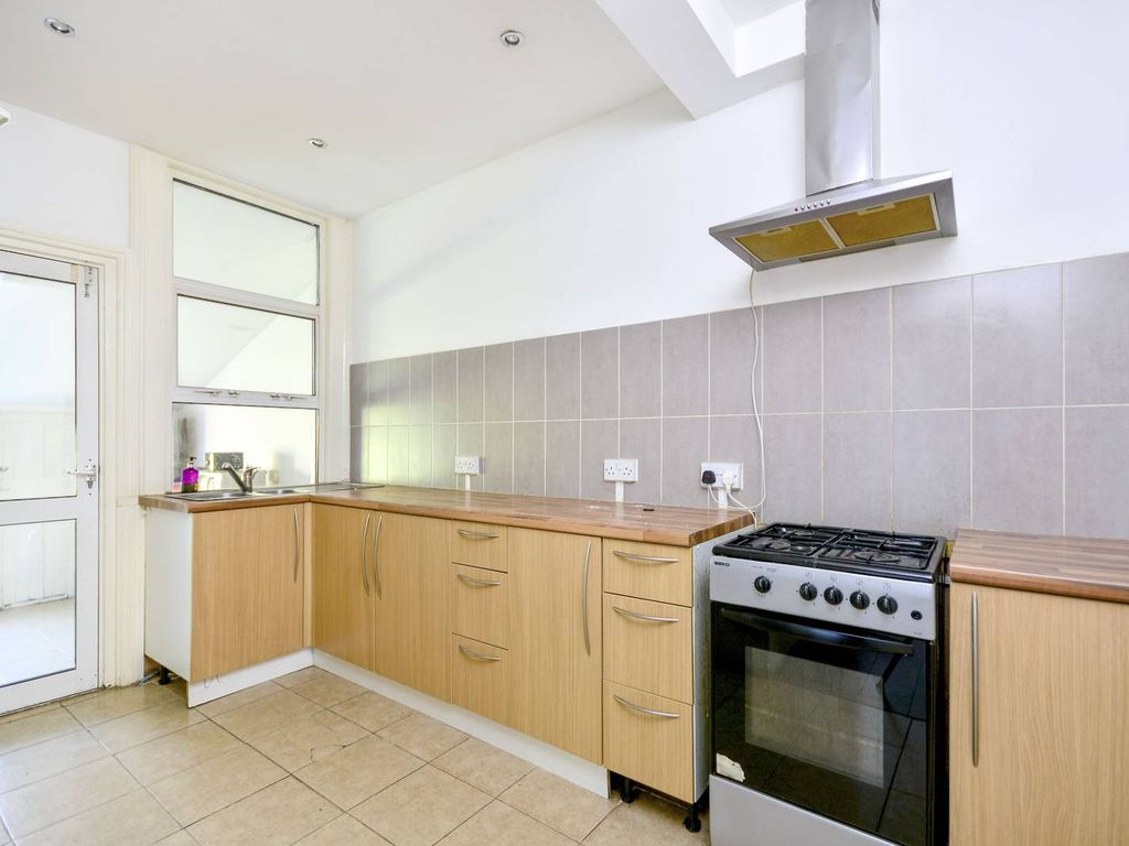 4 bed property for sale in Arundel Road, Croydon CR0, £565,000