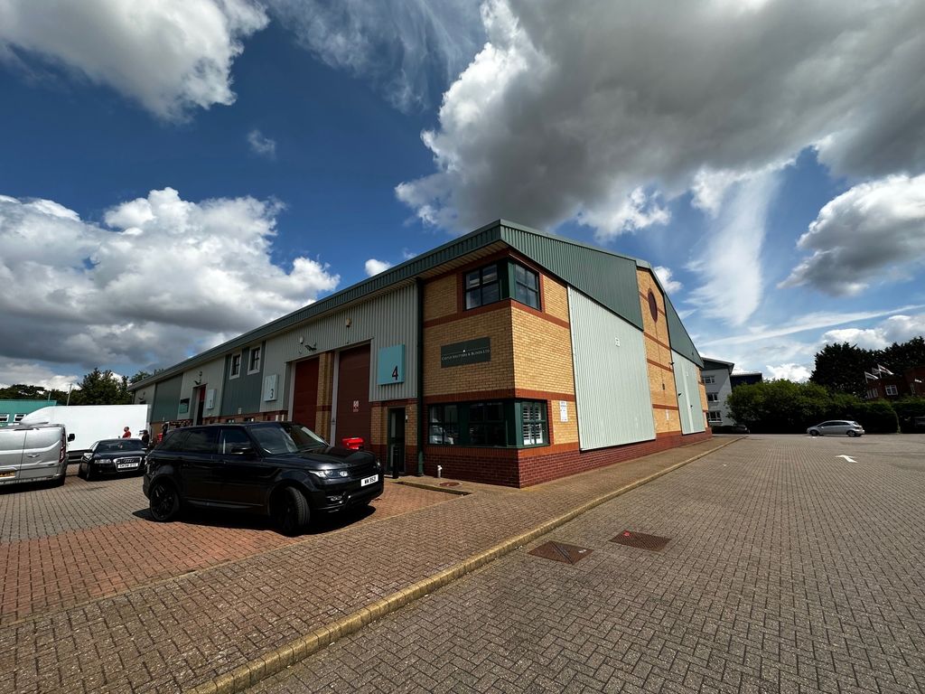 Warehouse to let in Unit 4 (West), Hiron Way, Warwick CV34, £22,576 pa