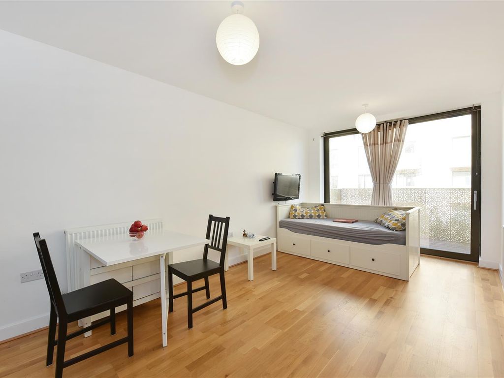 1 bed flat for sale in Nelson Walk, Bow E3, £350,000