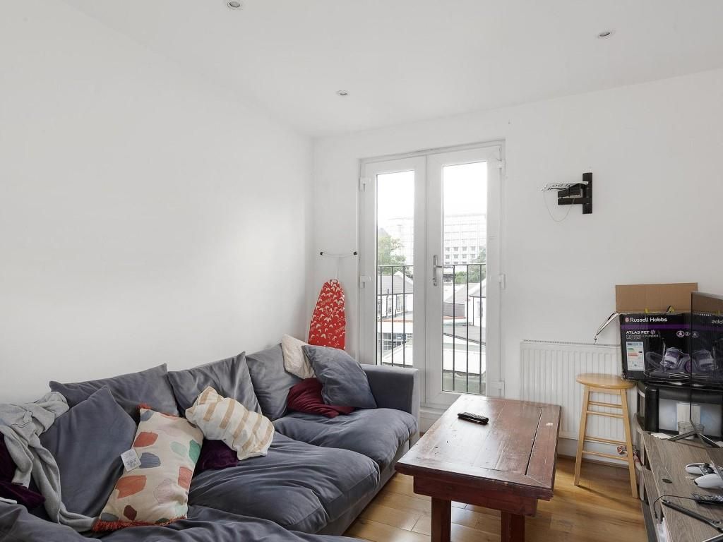5 bed flat for sale in Yeldham Road, Hammersmith, London W6, £650,000