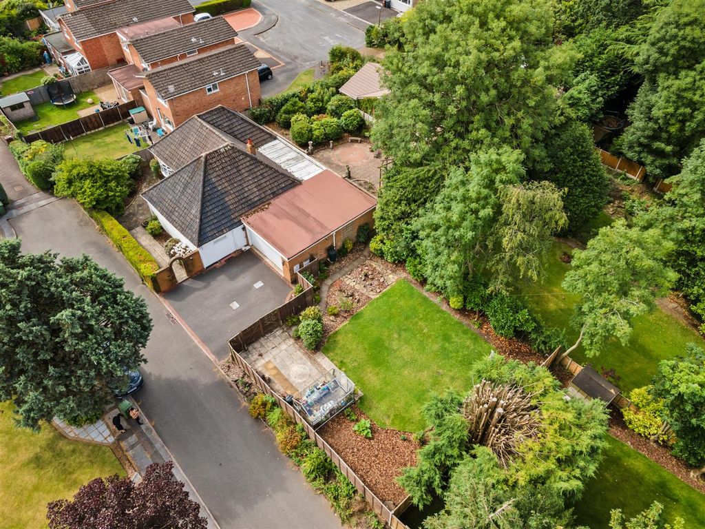 3 bed detached bungalow for sale in Exhall Close, Shirley, Solihull B91, £625,000