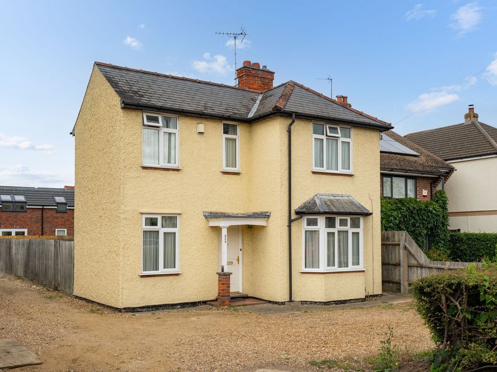 3 bed detached house for sale in Milton Road, Cambridge CB4, £550,000