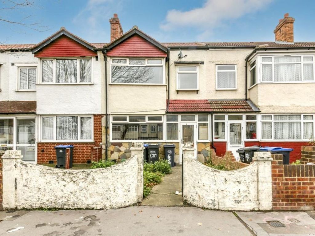 3 bed terraced house for sale in Mitcham Road, Croydon CR0, £425,000