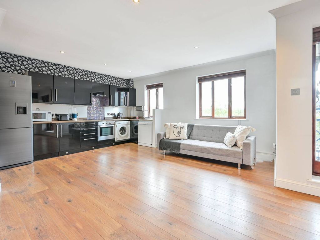 1 bed flat for sale in Lady Booth Road, Kingston, Kingston Upon Thames KT1, £375,000