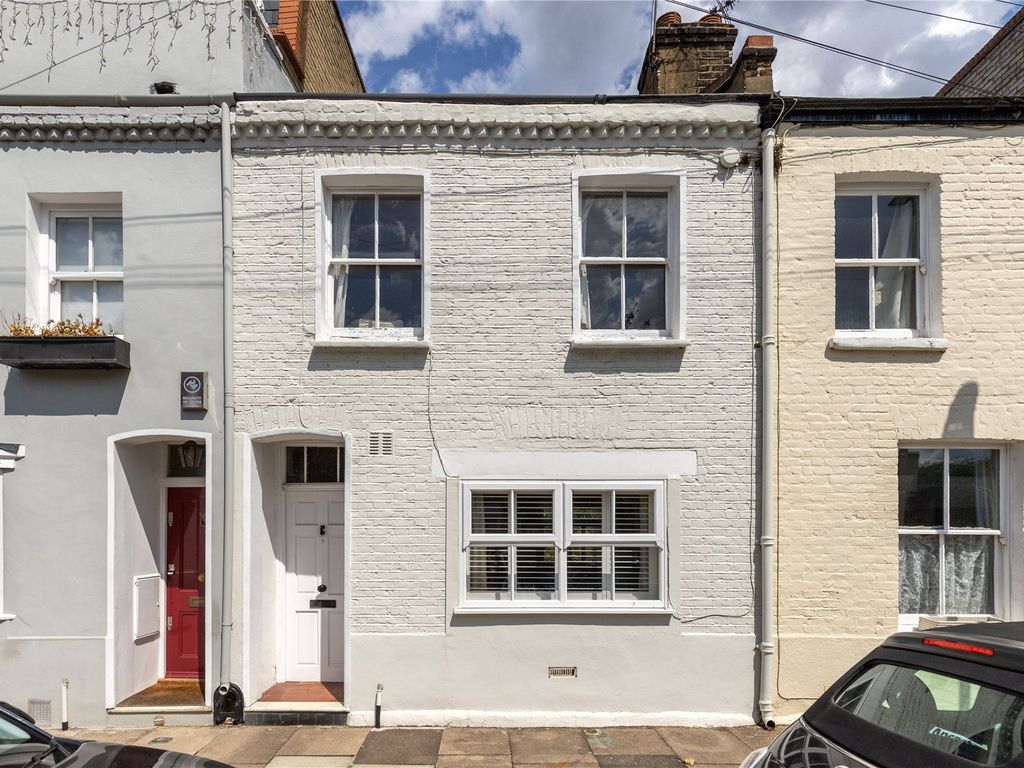 2 bed terraced house for sale in Knowsley Road, London SW11, £750,000