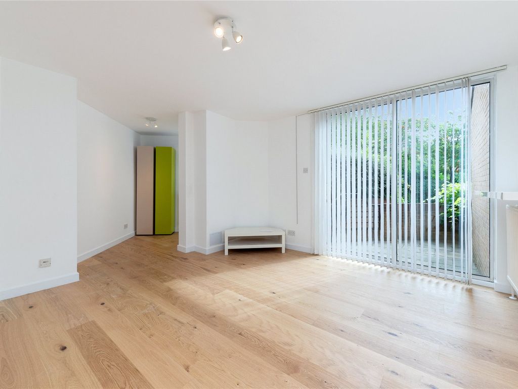 2 bed flat for sale in Tamarind Yard, London E1W, £600,000