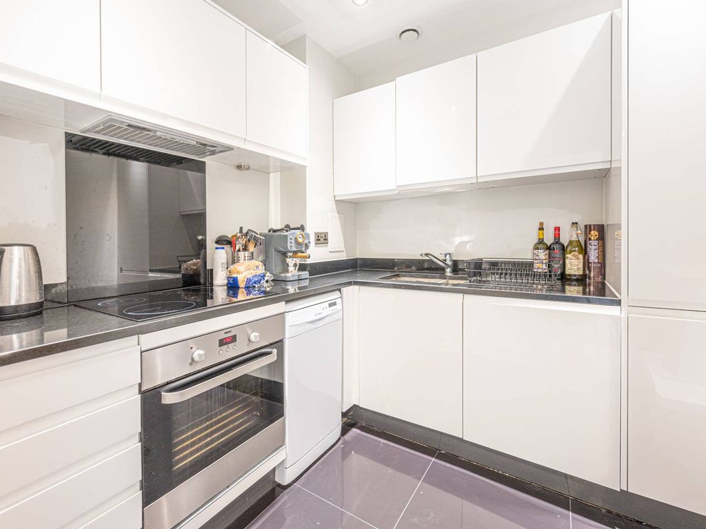 2 bed flat for sale in Chronicle Avenue, Temple Fortune, London NW9, £450,000