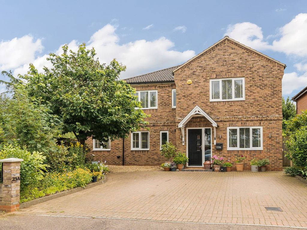4 bed detached house for sale in Highfields, Westoning MK45, £750,000