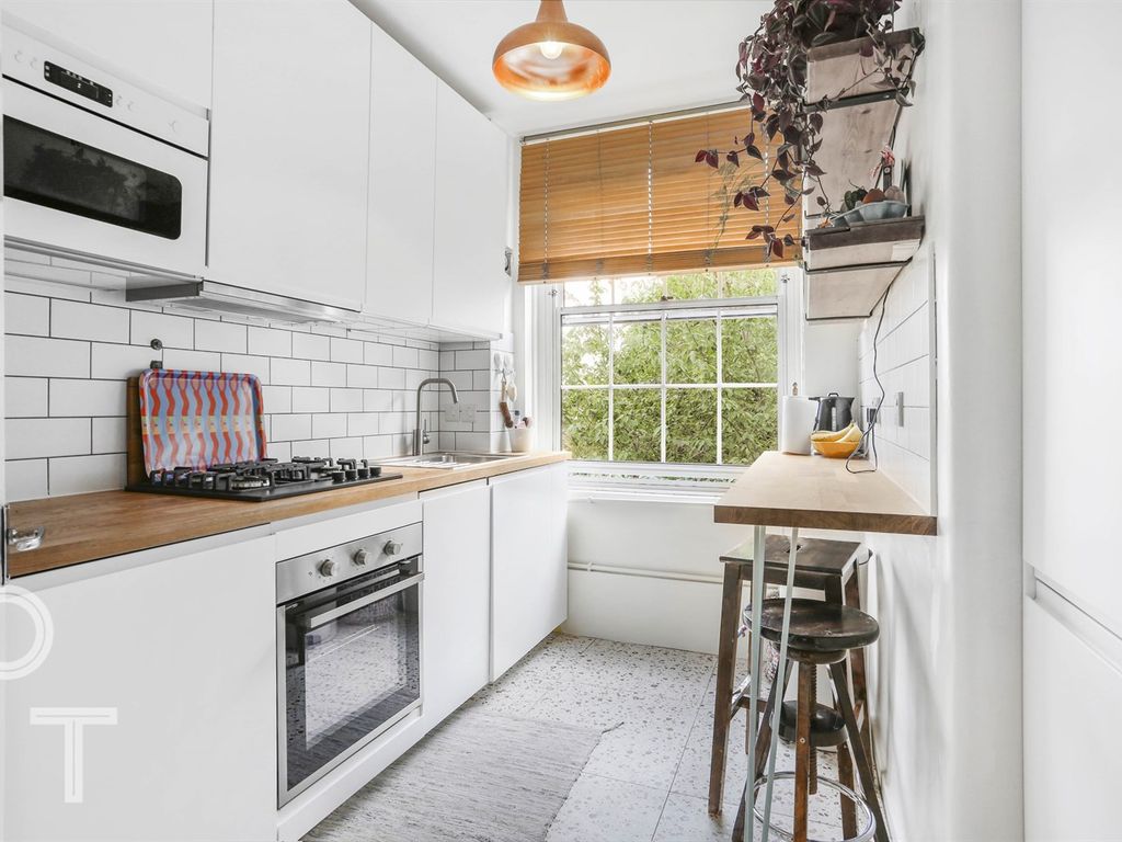 1 bed flat for sale in Caledonian Road, Islington N7, £385,000