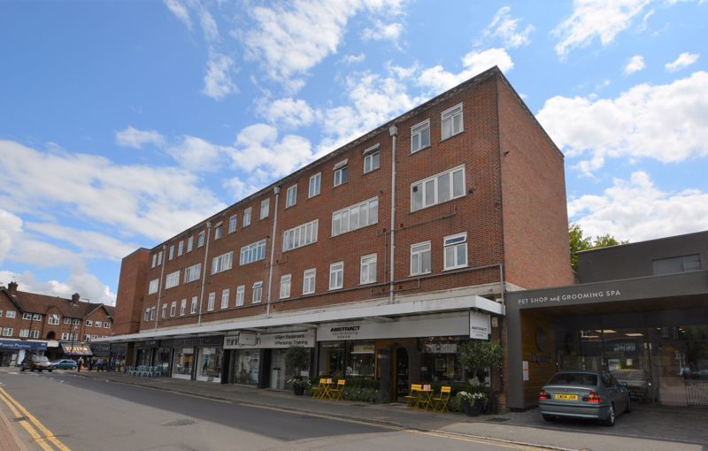 2 bed flat for sale in Burkes Road, Beaconsfield HP9, £350,000